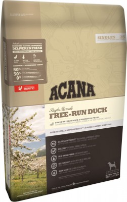 ACANA Free-Run Duck為限定配方的食品，含有50%鴨肉，對飲食敏感的狗來說是一個容易消化的蛋白質來源，適合所有品種和生長階段的狗狗。
我們使用的鴨肉於安大略省自由放養，新鮮鴨肉以完整獵食比例製作，所使用的鴨肉、內臟、軟骨皆模擬大自然飲食，搭配的新鮮梨子、南瓜及冬南瓜則可以幫助消化。於我們獲獎無數的NorthStar廚房中使用新鮮區域原物料準備，ACANA Free-Run Duck適合挑食及飲食敏感的狗狗。

成分:
新鮮鴨肉(18%), 脫水鴨肉(17%), 完整綠豌豆, 完整紅扁豆, 新鮮鴨內臟(肝臟,心,腎臟) (7%), 鴨脂肪(6%), 新鮮完整梨子(4%), 完整鷹嘴豆,
完整綠扁豆, 完整黃豌豆, 乾燥鴨軟骨(2%), 扁豆纖維, 海藻(1.2%) (純淨且永續的DHA及EPA脂肪酸來源), 新鮮完整冬南瓜, 新鮮完整南瓜,
棕海帶, 冷凍乾燥鴨肝(0.1%), 鹽, 新鮮完整蔓越莓, 新鮮完整藍莓, 菊苣根, 薑黃, 水飛薊, 牛蒡根, 薰衣草, 蜀葵根, 玫瑰果, 益生菌(糞腸菌).